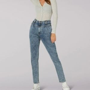 💙NWT Lee Modern Vintage High Rise No Stretch, Pleated Mom Jean, Acid Wash, 29